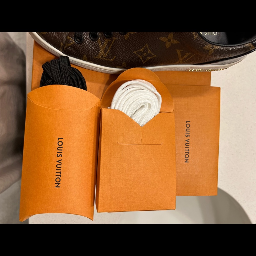 Frontrow Sneaker - Picture 2 of 4